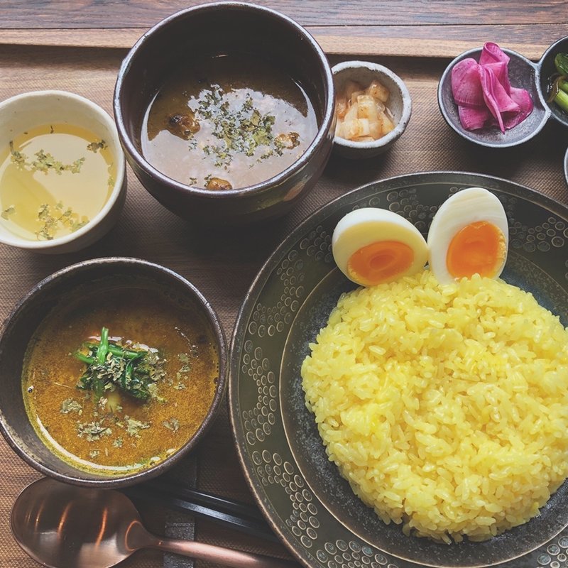 鶏塩チキンとエビとほうれん草の味噌カレー(お出汁とスパイス魁エレクトロ二カレー)
