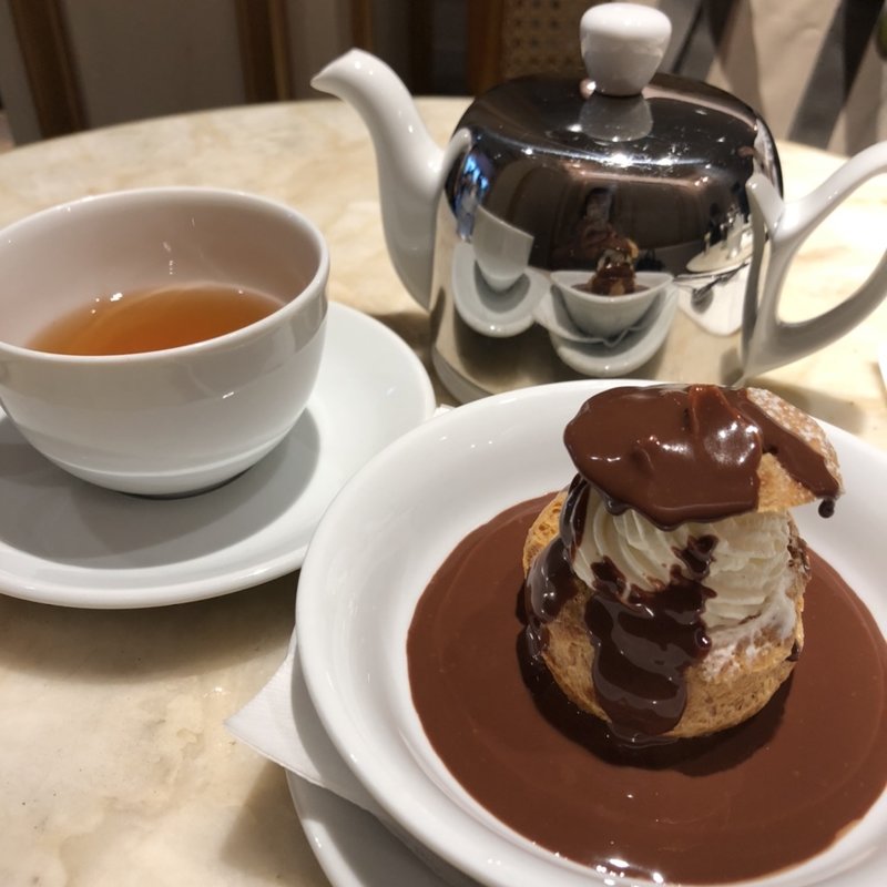 ジャンポールエヴァンのチョコがかかったシュークリーム(名前忘れた💦)(ジャンポールエヴァン京都店)