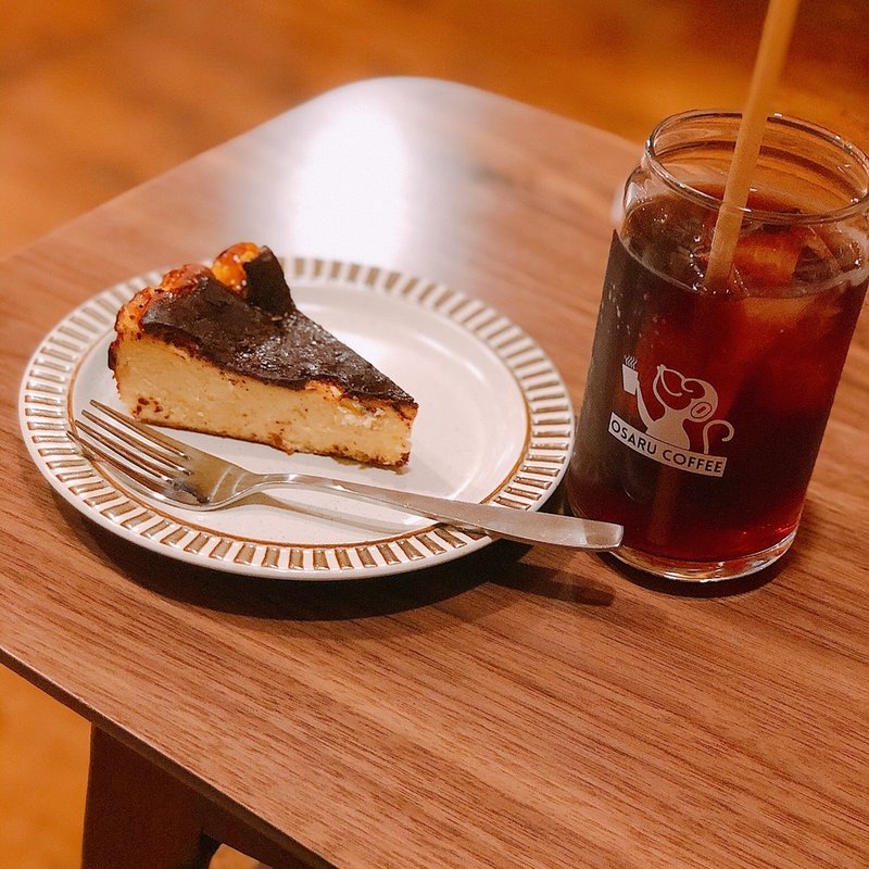 バスクチーズケーキとアイスコーヒー(オサル コーヒー)