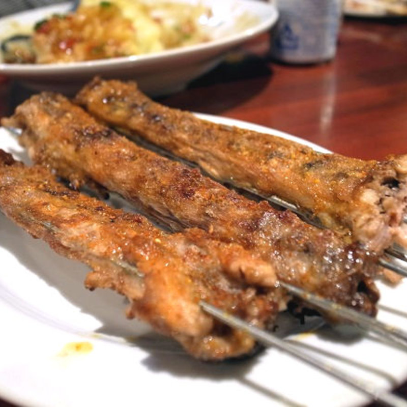 鶏せせりの串焼き（烤鸡脖） (小城)