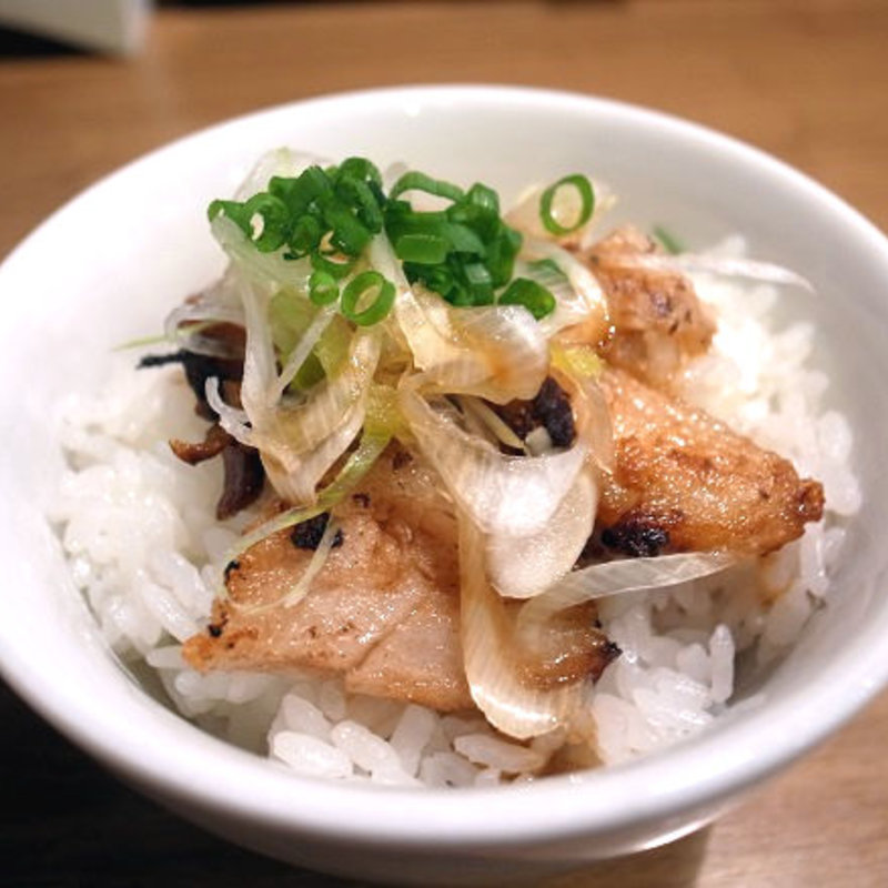 ミニチャーシュー丼(麺屋 はちどり)