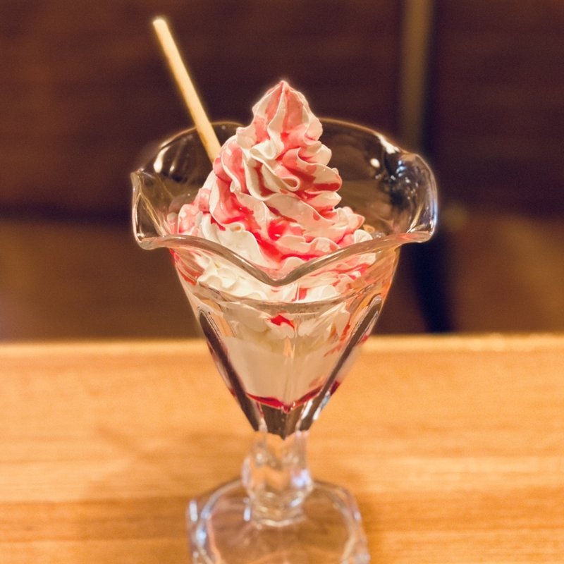 いちごパフェ(ニュースコー )