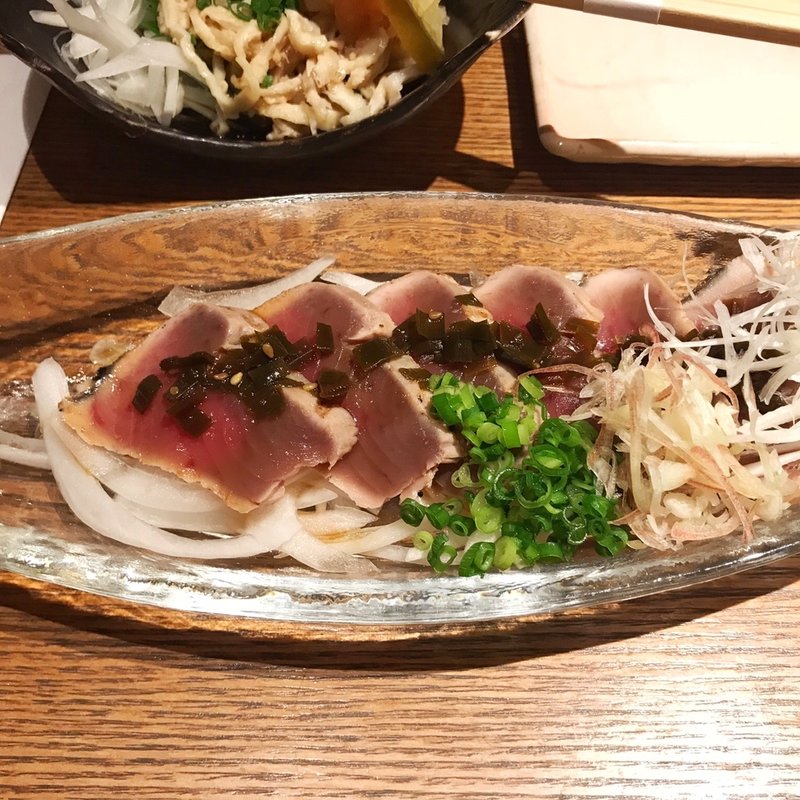 特製ニラねぎダレの南九州直送かつおの塩たたき(宮崎料理 万作 )