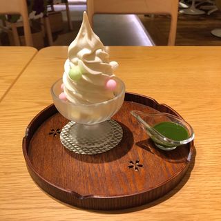 ミルク感たっぷりソフトクリームと選べる茶蜜（抹茶蜜）(Ochobohan)