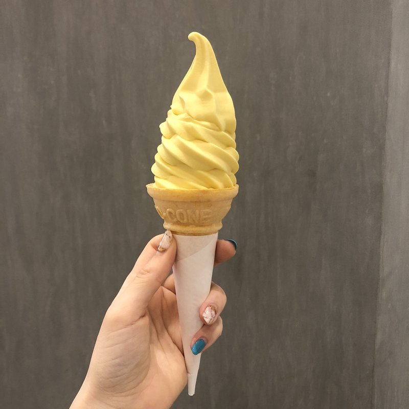 北海道かぼちゃソフトクリーム(コーン)(MOUMOU)