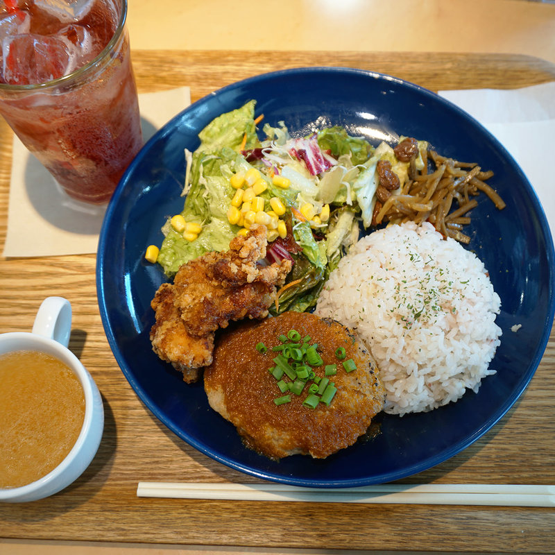 バーグ＆唐揚げプレート(CAFFÈ OTTO.Piu)