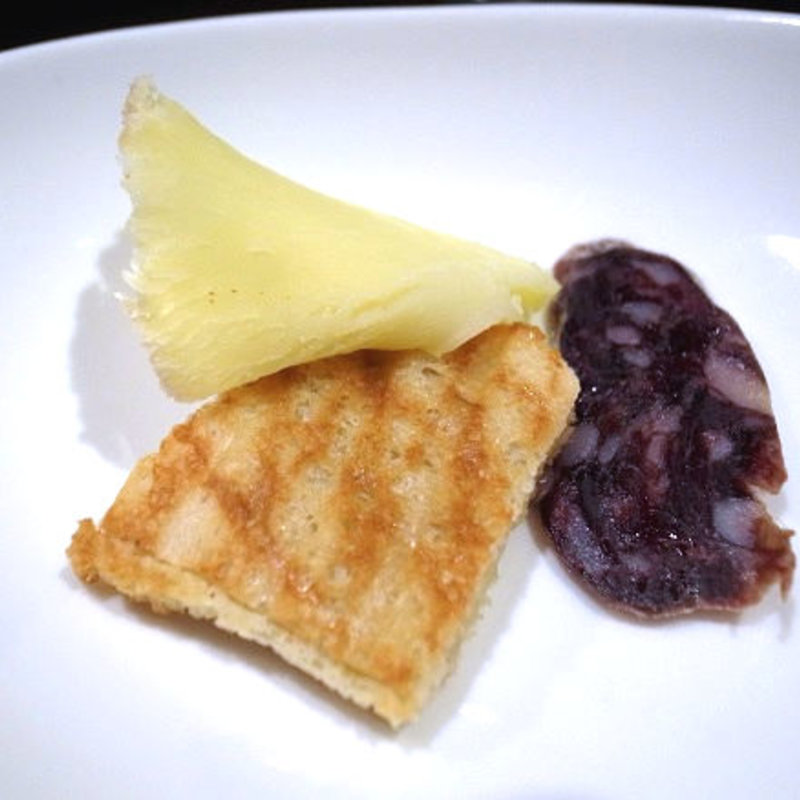 長万部のフリルチーズとえぞ鹿サラミ(エゾットリア （EZOTTORIA）)