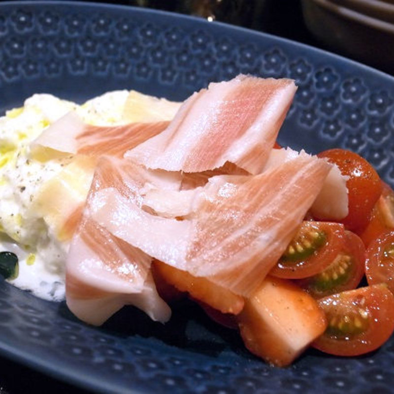 帯広の生ハム、イチゴ、チェリートマト、ストラッチャテッラ(エゾットリア （EZOTTORIA）)