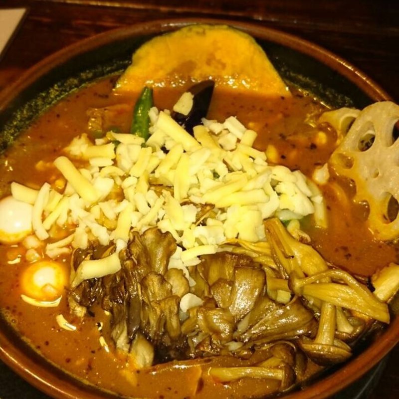 スープカレー　濃黄スープ　骨付きチキン(札幌スープカレー YellowSpice（銀座イエロースパイス）)