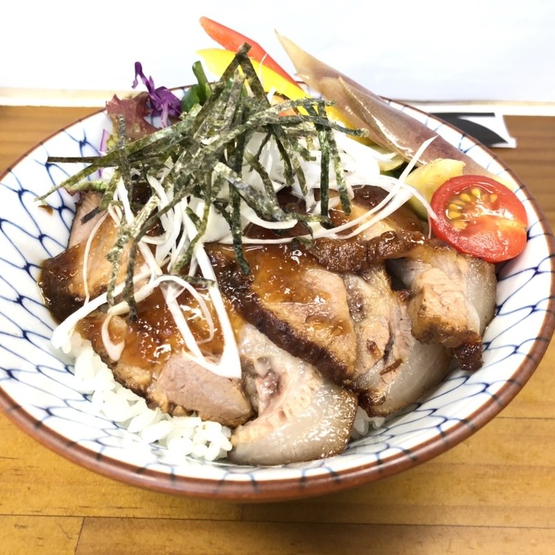 夏野菜のチャーシュー丼(ラーメン専科 竹末食堂)