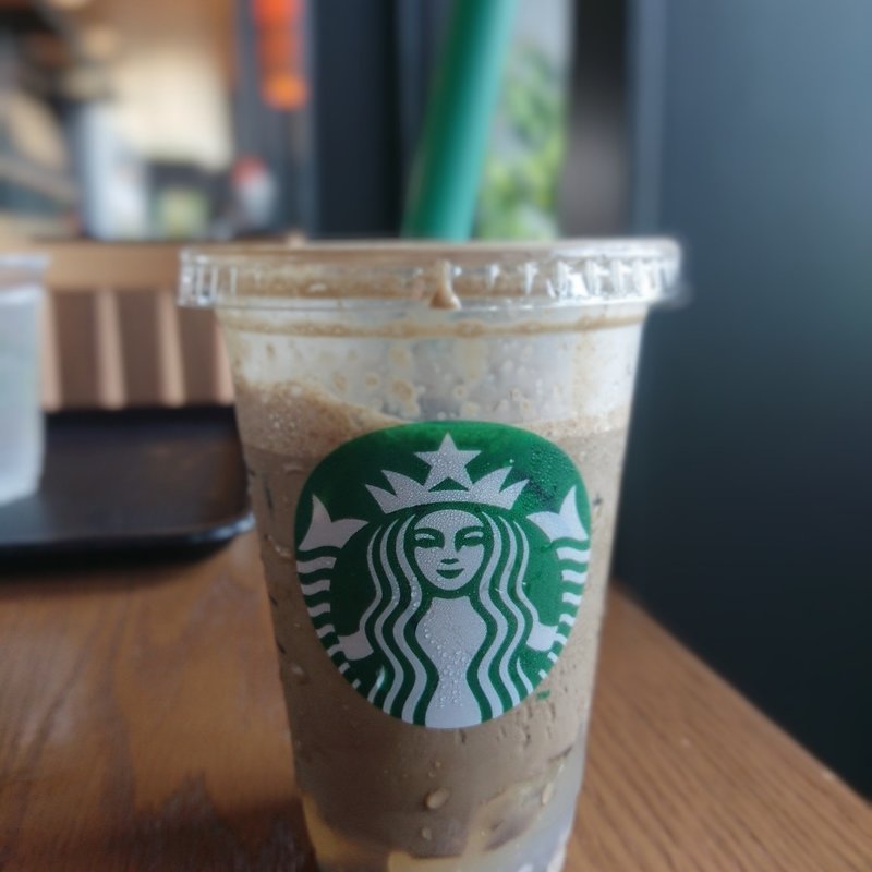 シェイクンほうじ茶ティーラテ(スターバックスコーヒーなんばスカイオ10階店)