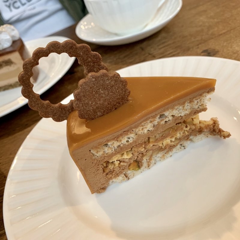 (抱　le four （ル・フォー）)