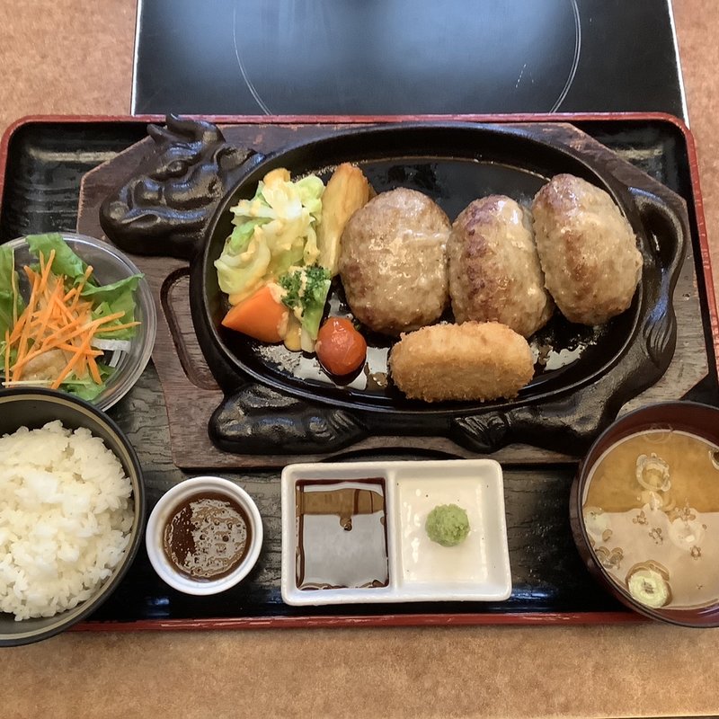 1ポンドハンバーグ定食＋金格ハンバーグコロッケ(丑舎格之進 （ウシヤカクノシン）)