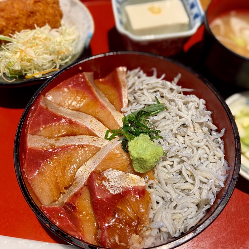 ハマチとしらす丼(目黒魚金)
