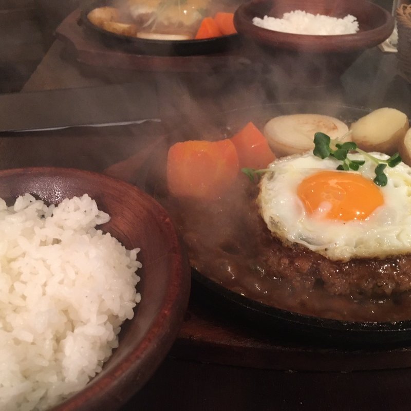 目玉焼きハンバーグ(石垣牛 まーさんの家)