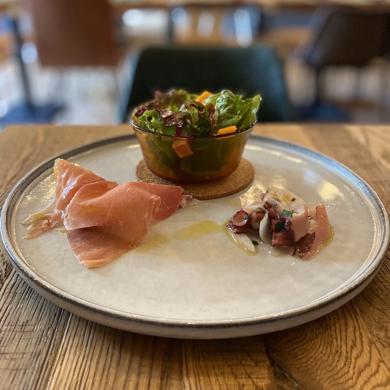 前菜3点盛り(サラダ、生ハムメロン、タコとセロリのマリネ)(イル トイロ)