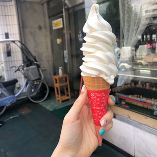 ソフトクリーム　レギュラー(欧風菓子 白鳥)