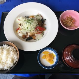 夏野菜とカレイの唐揚定食(一関カントリークラブ)
