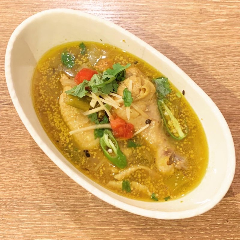 チキンアッチャーリーカレー(カッチャル バッチャル )