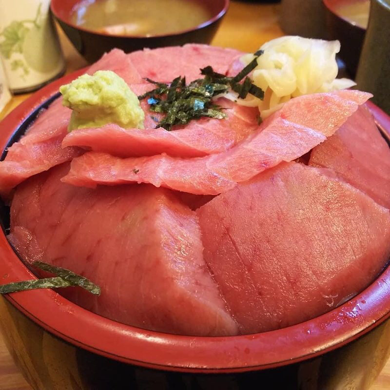 赤身中トロ丼（並盛り）　(大和水産 三河島店 （ダイワスイサン）)