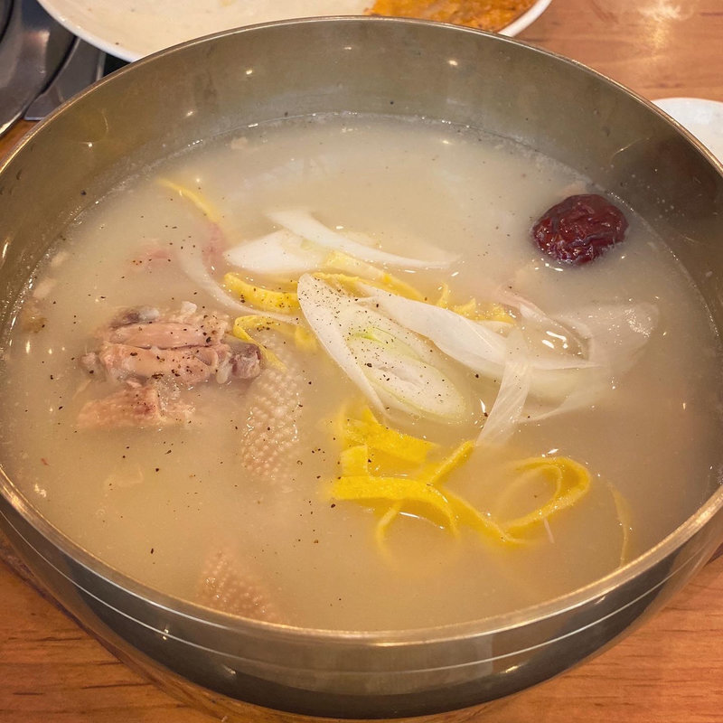 半参鶏湯(テ～ハンミング)