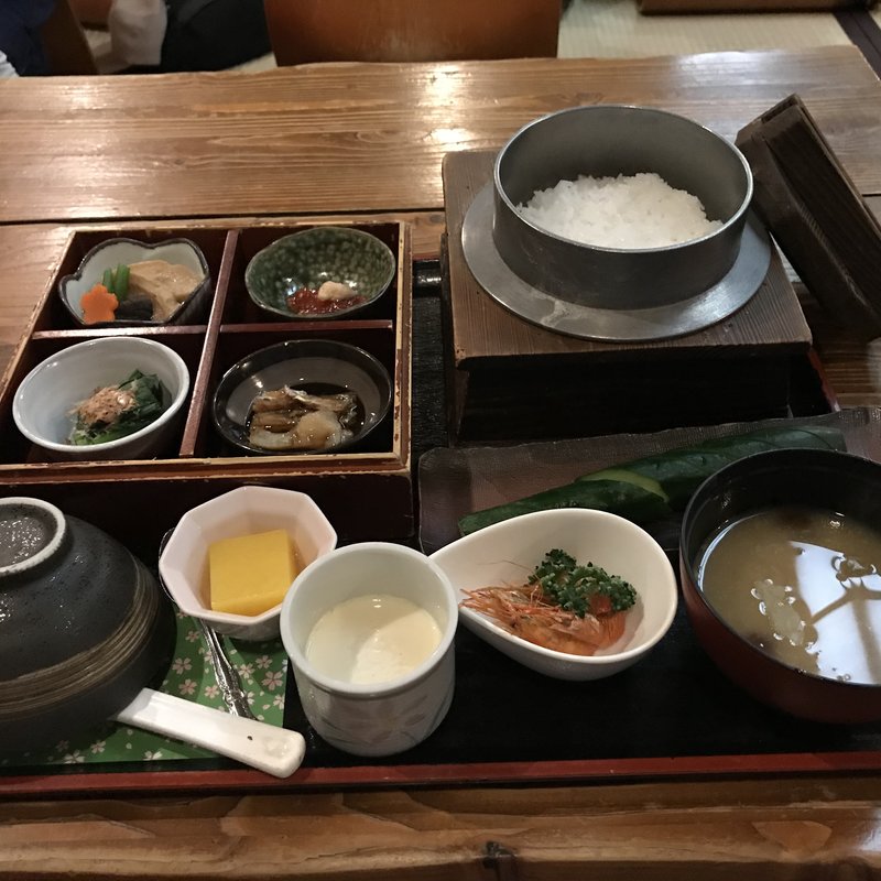 こしひかり御膳(かま炊きめしやこめ太郎)