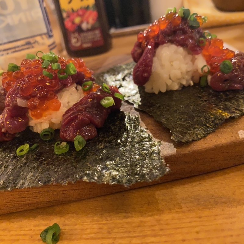 馬寿司ウニのせ(大衆馬肉酒場 ジョッキー 柏店)