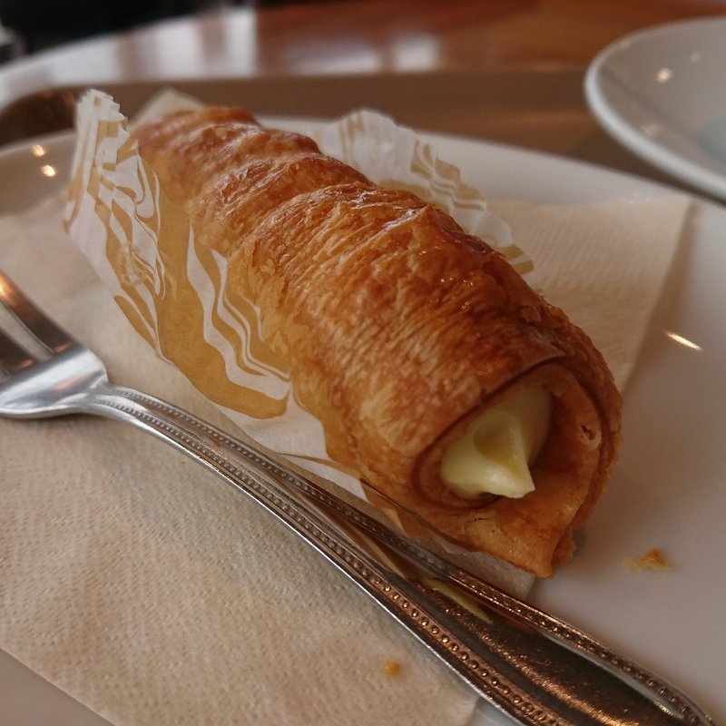 コルネカスタード(スティックスイーツファクトリー アル・プラザ堅田店 （STICK SWEETS FACTORY）)