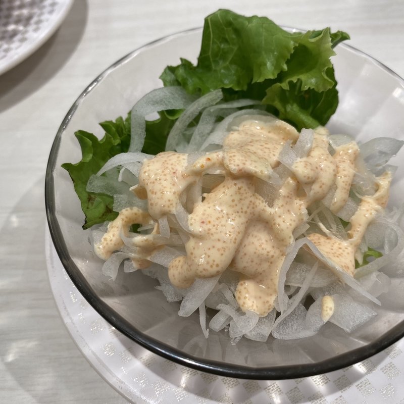 めんたいオニオンサラダ(魚べい 入間豊岡店)