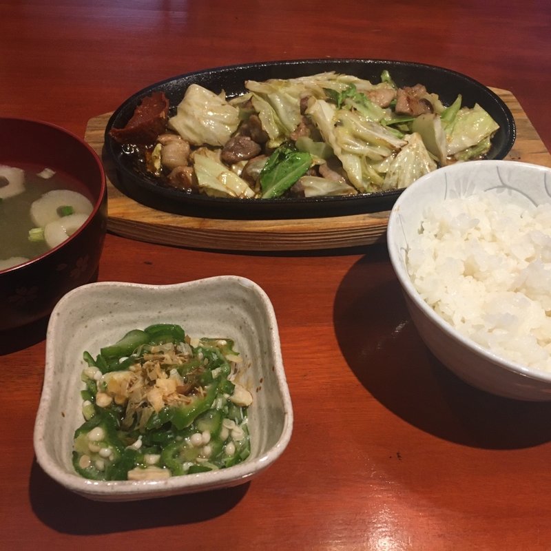 名物びっくり鉄板焼き定食(美味倶楽部ちょめ吉)