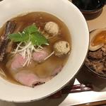 醤油らぁ麺(麺 紡木)