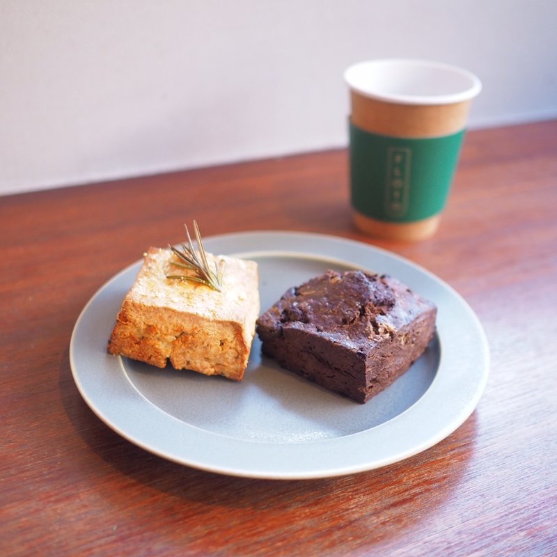 スコーン(チョコレート、ローズマリーパルミジャーノ)(FLOTO)
