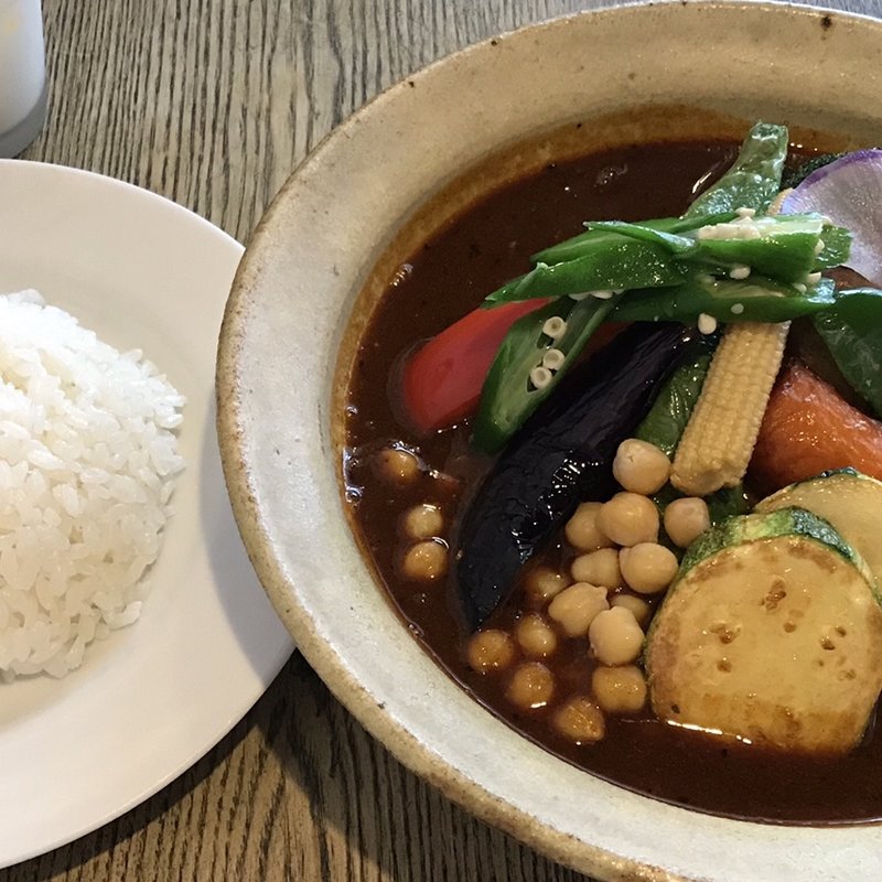 野菜がたっぷり入ったカレー(スープカレー ポニピリカ 下北沢店)