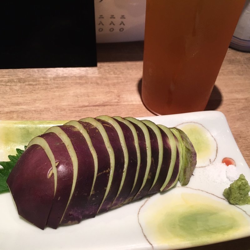 水なす刺し(タヰヨウ酒場)