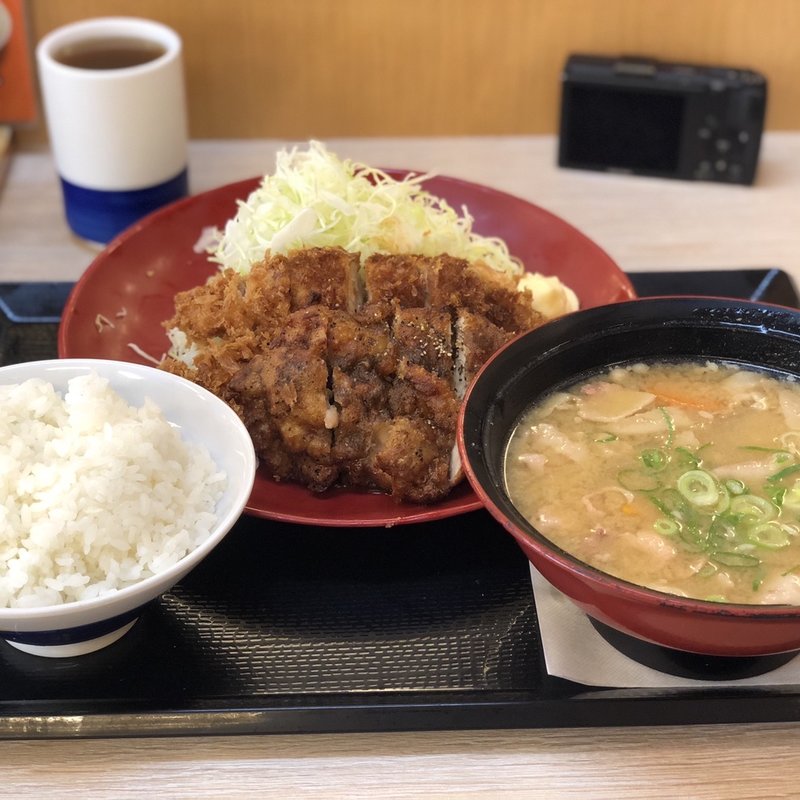 黒胡椒唐揚げとチキンカツの合盛り定食(かつや 宇都宮インターパーク店 )