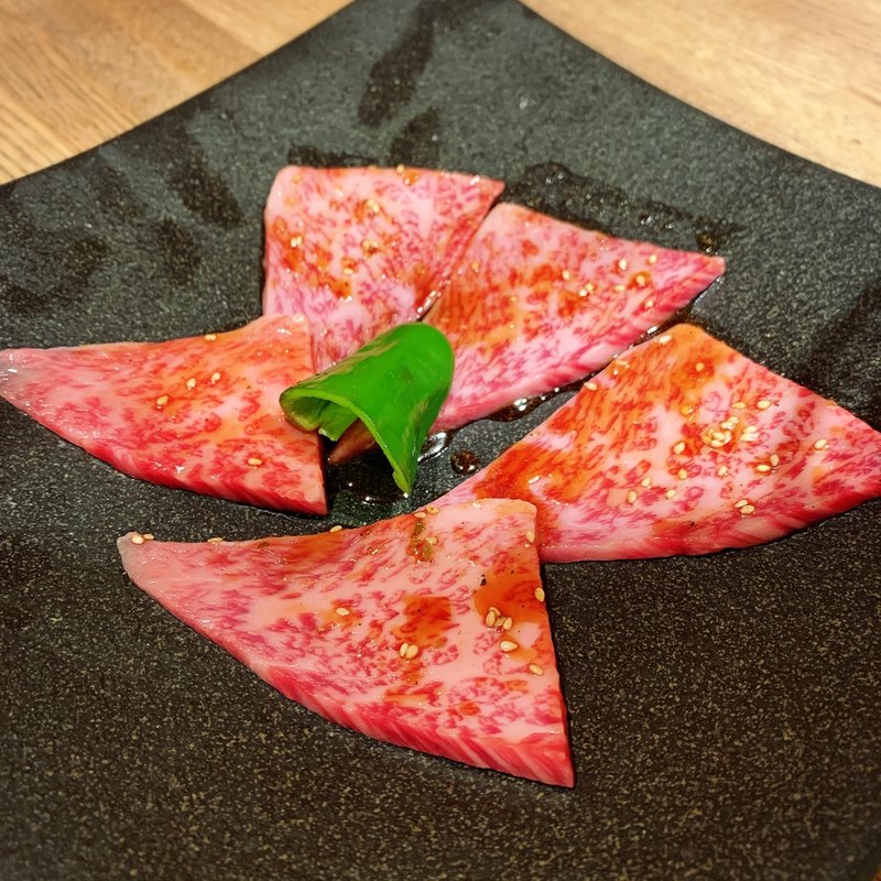 厚切りトモ三角(青葉台ホルモン　三百屋 )