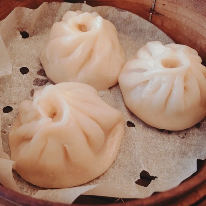 スープ入り小籠包　3個入り(燕　東京茶楼)