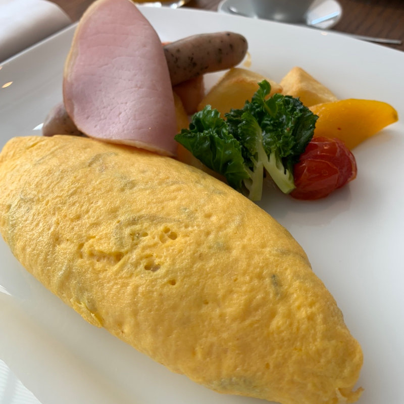 しらすとチーズのオムレツ(インターコンチネンタル横浜Pier8)