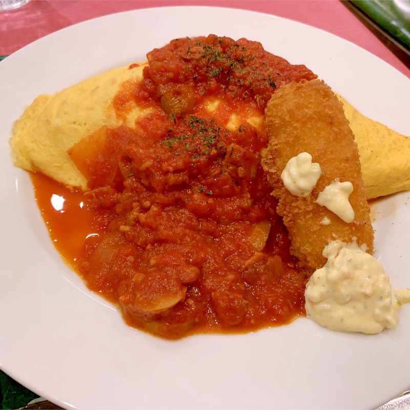 オムライストマトソースカニクリームコロッケ添え(66カフェ)