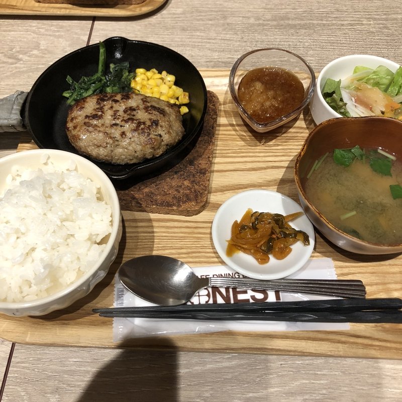 ハンバーグ定食(ダイニングバー オネスト （DINING BAR HONEST）)