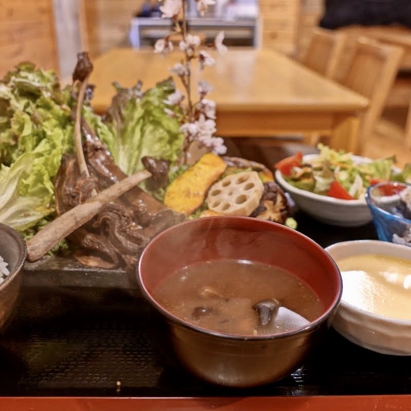 鹿スペアリブ定食(八ヶ岳小僧)