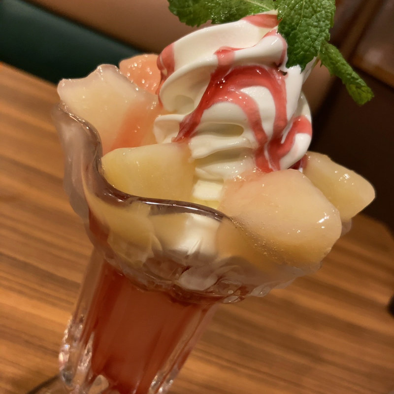 サマースノーピーチパフェ(びっくりドンキー聖蹟桜ヶ丘店)