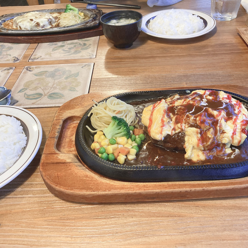 ふわとろ卵の黒毛和牛ハンバーグセット(ハンバーグの店ロータリー)