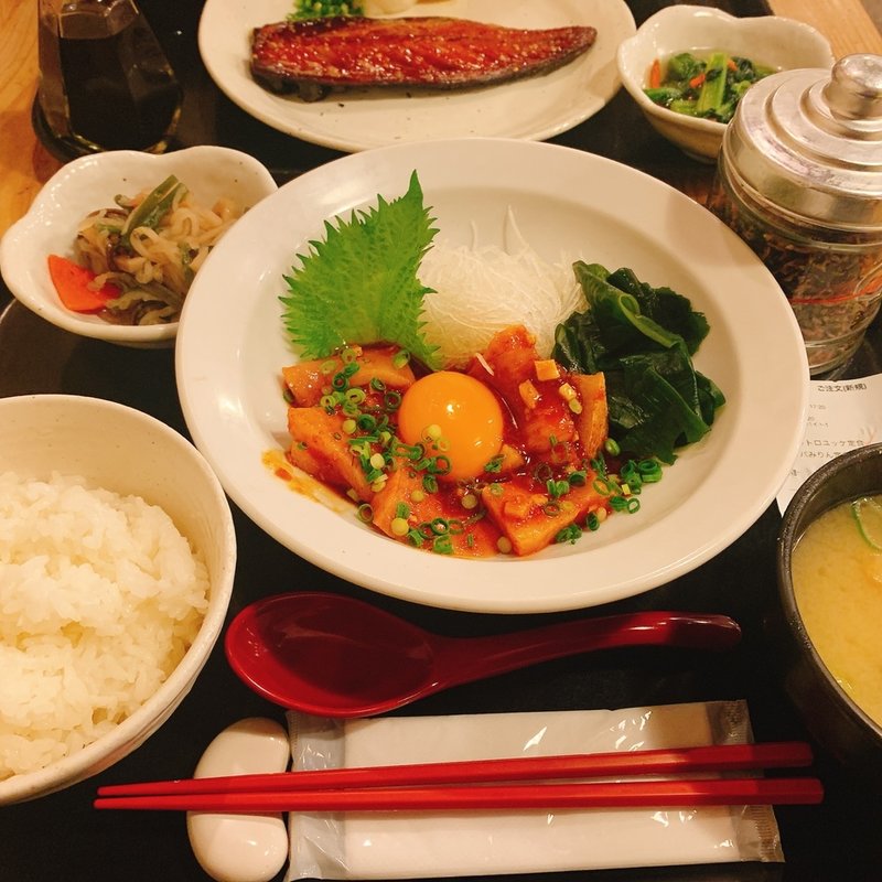 ユッケ定食(梅山鉄平食堂 )