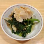 小松菜とホタテの煮浸し(かいだんのうえ)