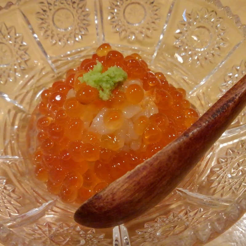 いくら(かいだんのうえ)