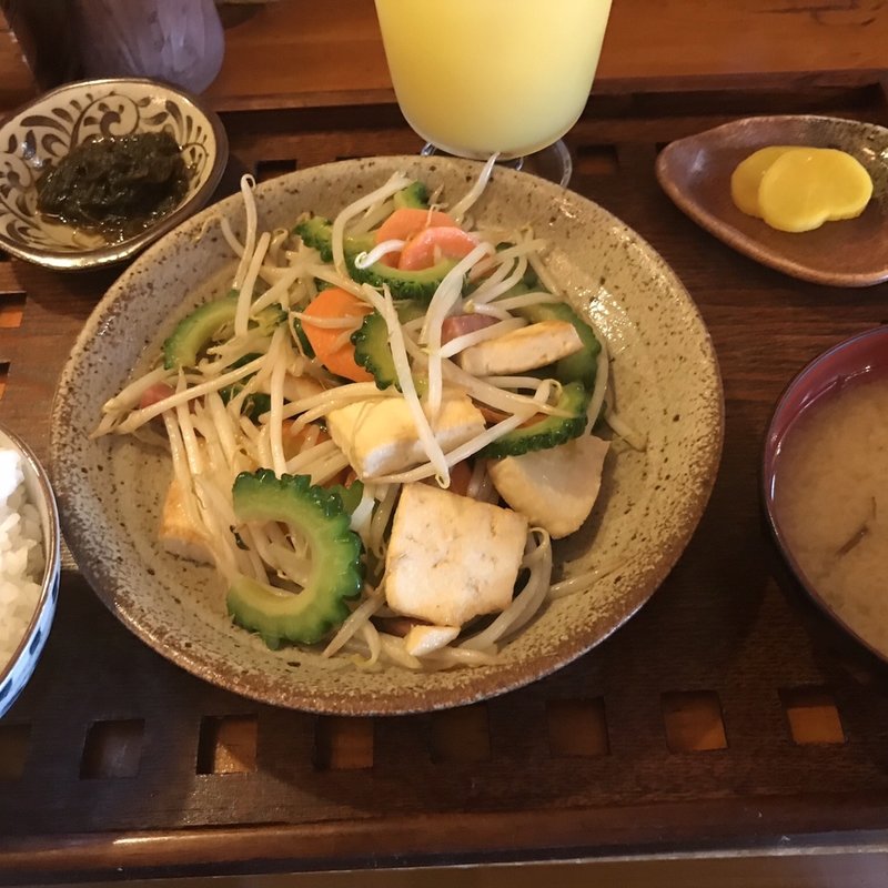 ゴーヤチャンプル定食(すまゆくい)