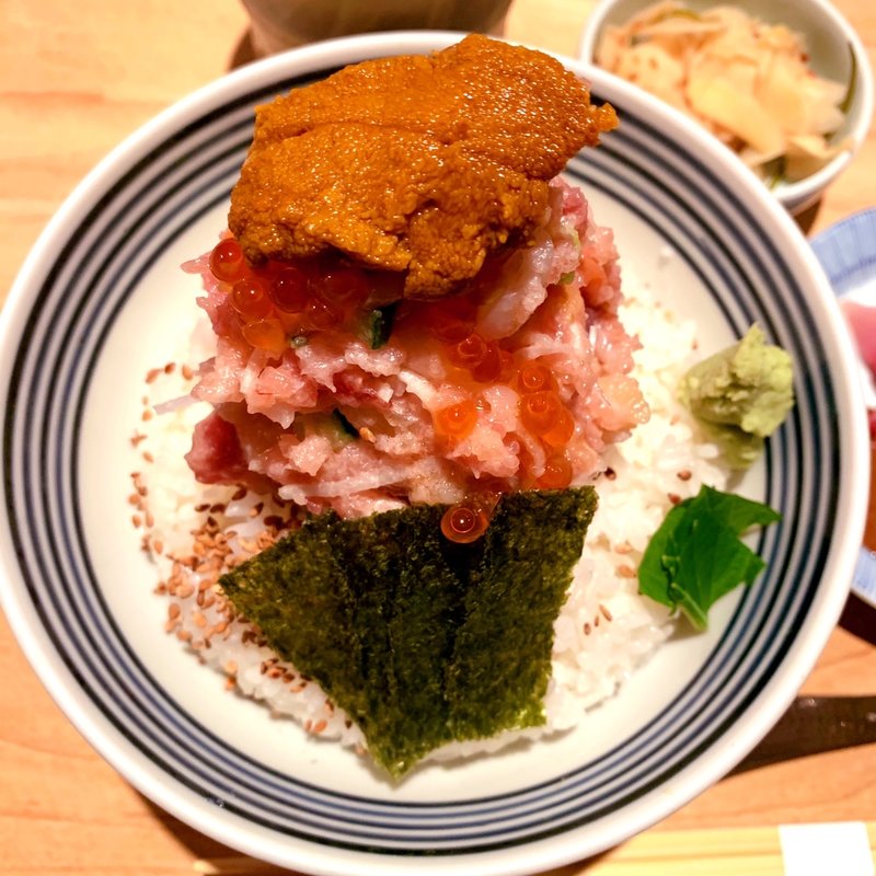 ぜいたく海鮮丼　うに増し(つじ半 神楽坂店)