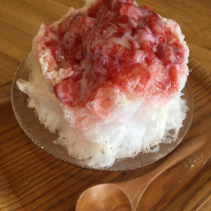 生苺ミルク(練乳がけ)(北斎茶房)