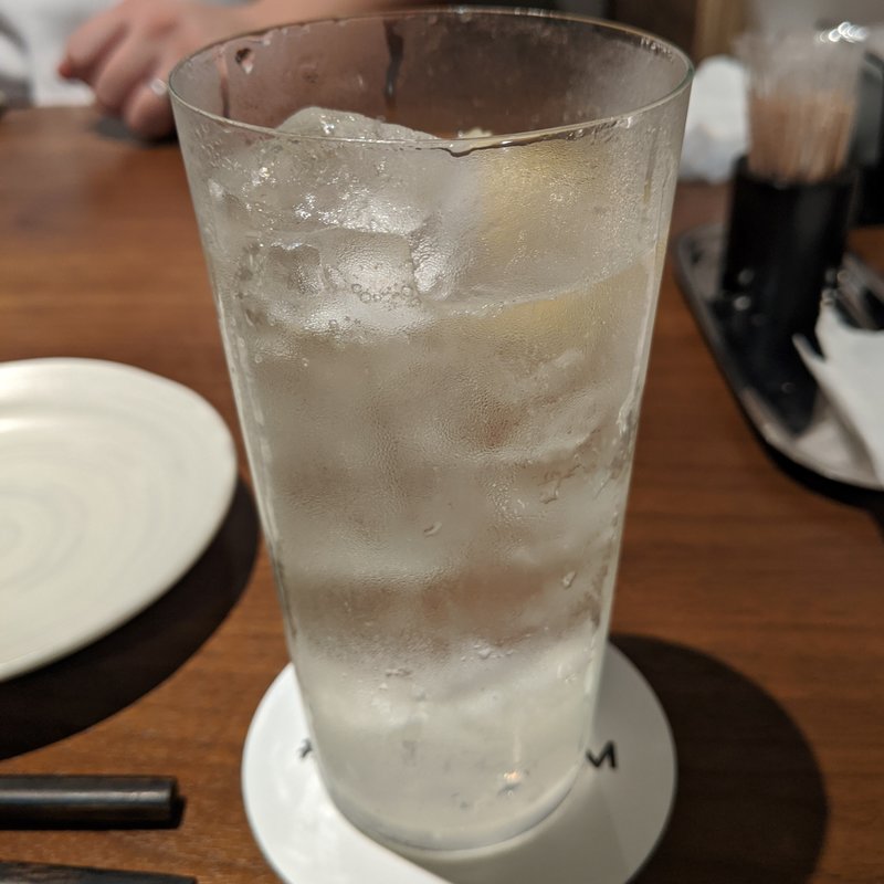 GOLD×生レモンサワー(十勝ハーブ牛ホルモン MONMOM)